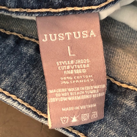 JustUSA Ripped Jean Shorts Women Size Large - Picture 4 of 4